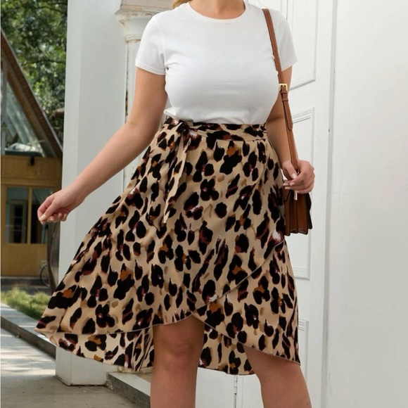 NEW•2X•TWICE CHIC TIE-WAIST ANIMAL PRINT WRAP SKIRT•NWT• - Picture 3 of 15